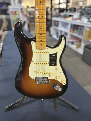 Fender 70th Anniversary American Professional Stratocaster 2