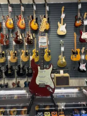 Fender Made in Japan 60s Traditional Strat in Dakota Red
