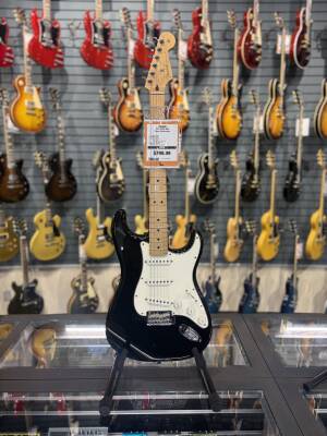 Fender Player Stratocaster Maple - Black | Long & McQuade