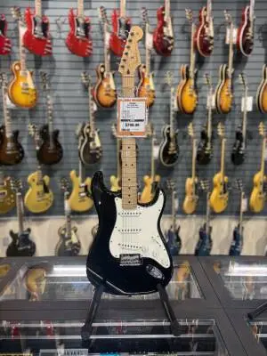 Fender - Player Strat in Black