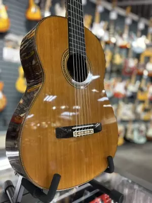 YAMAHA CLASSICAL SOLID CEDAR TOP 2