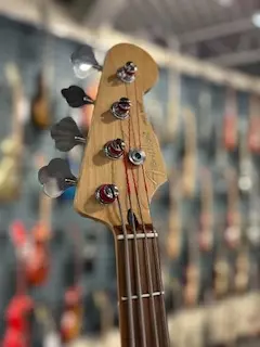 Fender Player J-Bass 3 Tone Sunburst 3