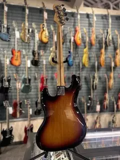 Fender Player J-Bass 3 Tone Sunburst 4