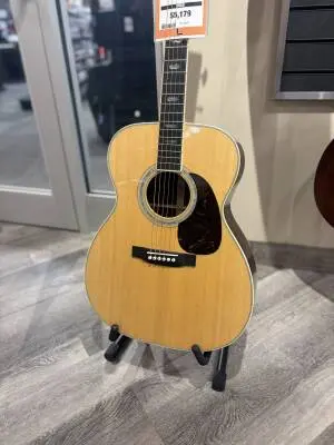 Martin Guitars - J-40 2