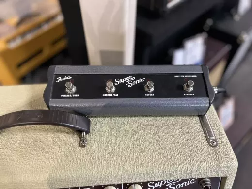 Fender Supersonic 22 Blond with Footswitch 2