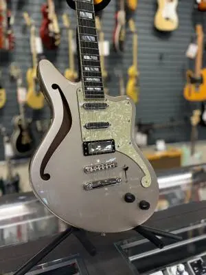 D'Angelico DLX Bedford SH 2