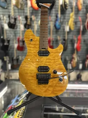 EVH - Wolfgang Standard in Trans Amber COMES WITH MOLDED HARDCASE 2