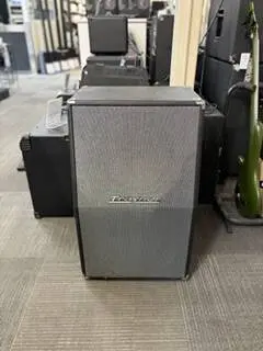Traynor - Vintage Look 120 Watt 2x12 Vertical Guitar Cabinet