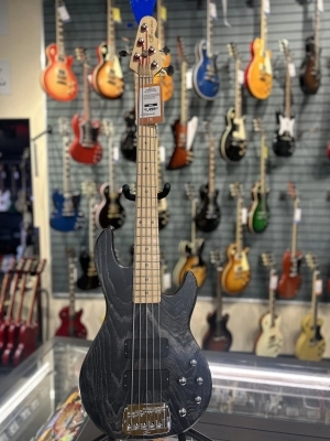 G&L M2500 5-String Bass