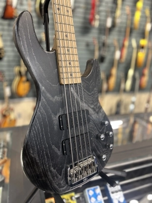 G&L M2500 5-String Bass 2