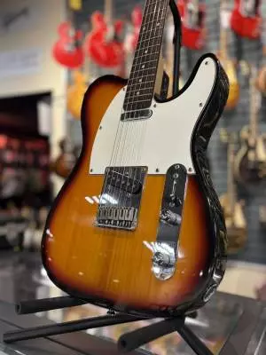 Squier Standard Stratocaster Tele 3TS RW 2