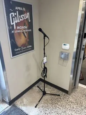 Shure - Alta Series Dynamic Mic w/ Stand