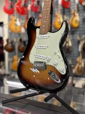 Fender Ltd Ed. Player Stratocaster with Roasted Pau Ferro Fingerboard 3TS 2