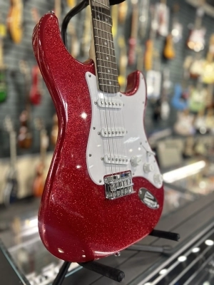 Squier FSR Bullet Strat Red Sparkle 2