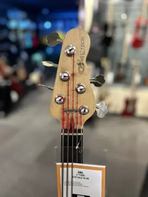 G&L USA L-1505 Fretless Bass 2