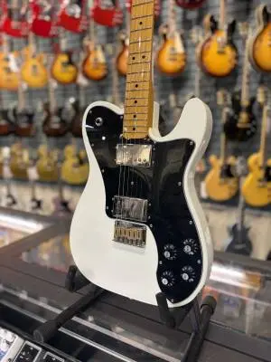 Squier - Classic Vibe 70s Tele Dlx with Upgraded Saddles 2