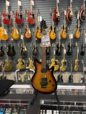 EVH - Wolfgang Standard in Baked Maple Quilt 3 Tone Sunburst