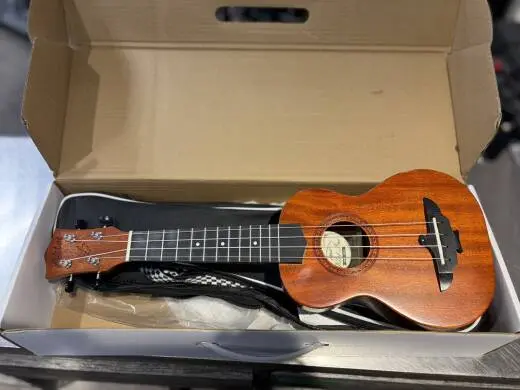 Aklot Soprano Ukulele with Gigbag and Strap 2