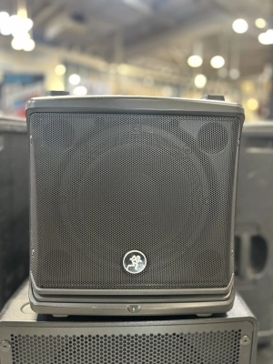 MACKIE 2000W POWERED SPEAKER