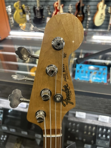 Fender Vintera Jazz Bass 3