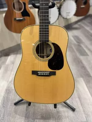 Martin Guitars - D-28 Billy Strings Signature 2