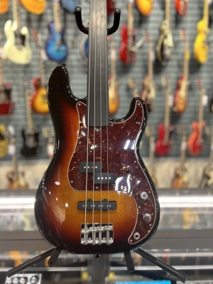 Fender Tony Franklin Fretless Bass 2