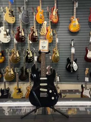 Godin Progression Black RN SSS Trem W/ Bag