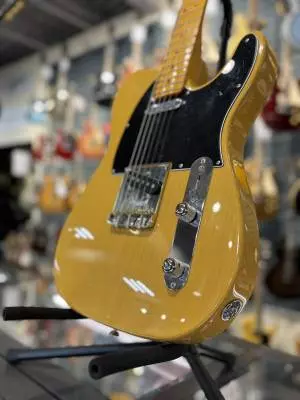 Fender Am Pro II Tele in Butterscotch Blonde 2