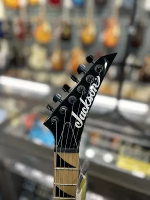 Jackson Guitars RR Minion Flying V 3