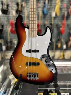 Squier - Affinity J Bass in 3 Tone Sunburst 2