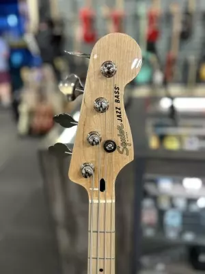 Squier - Affinity J Bass in 3 Tone Sunburst 2