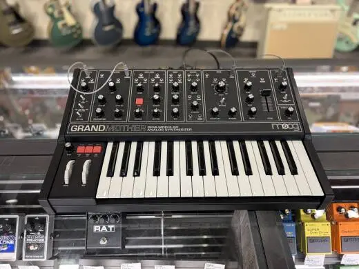 Moog - GRANDMOTHERDARK