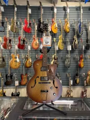 Godin Guitars 5th Avenue CW Kingpin II with Humbuckers