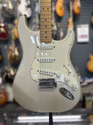 Mexican Standard Stratocaster 2