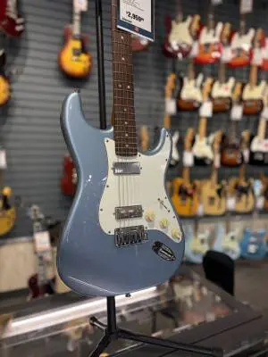 Fender - LTD American Pro II Strat HH with DiMarzio Mini Humbuckers 2