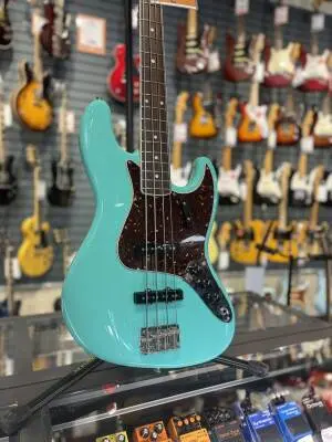 Fender - American Vintage II '66 J Bass in Seafoam Green 2