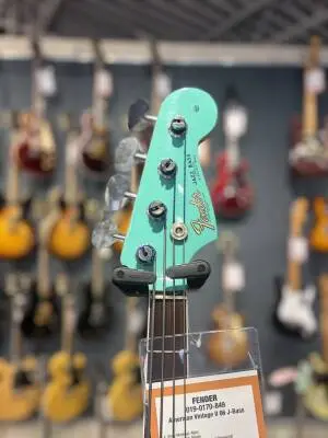 Fender - American Vintage II '66 J Bass in Seafoam Green 2
