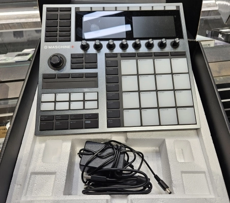 Native Instruments - MASCHINE PLUS 2