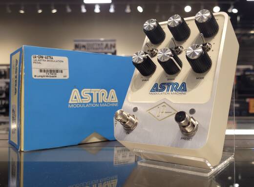 Universal Audio Astra Modulation Machine Stereo Effects Pedal