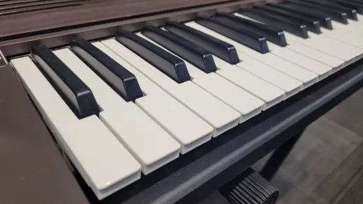 Yamaha Keyboard - PSRE360 B 2