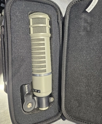 Electro-Voice - RE20