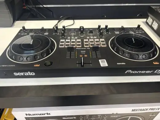 Pioneer DJ - DDJ-REV1 2