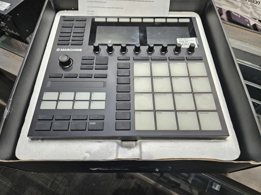 Native Instruments - MASCHINE MK3 2
