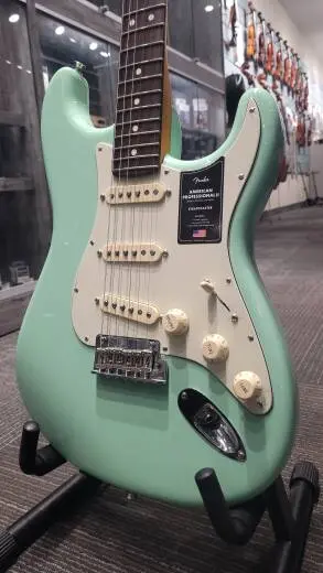 Fender AM Pro Strat - 017-3900-757 2