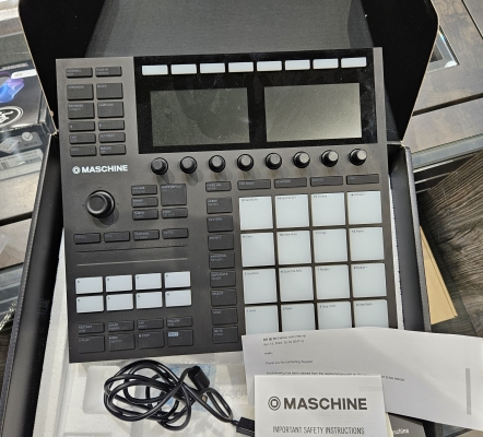 Native Instruments Maschine MK3 Music Production System | Long 