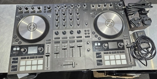 Native Instruments - KONTROL S4 MK3
