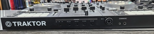Native Instruments - KONTROL S4 MK3 2