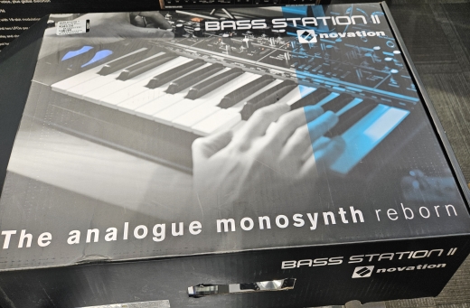 NOVATION BASS STATION Ⅱ novationbassstation2_01-