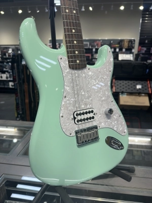 Fender Tom Delonge Stratocaster- Surf Green 2