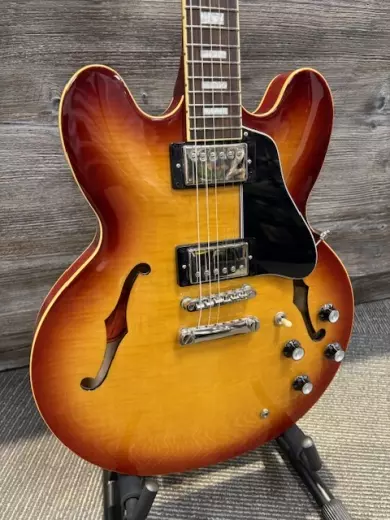 Epiphone - Inspired by Gibson ES-335 2